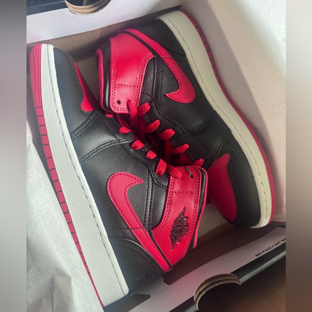 Nike Air Jordan 1 Mid (alternate bred 2022) 4.5 Youth